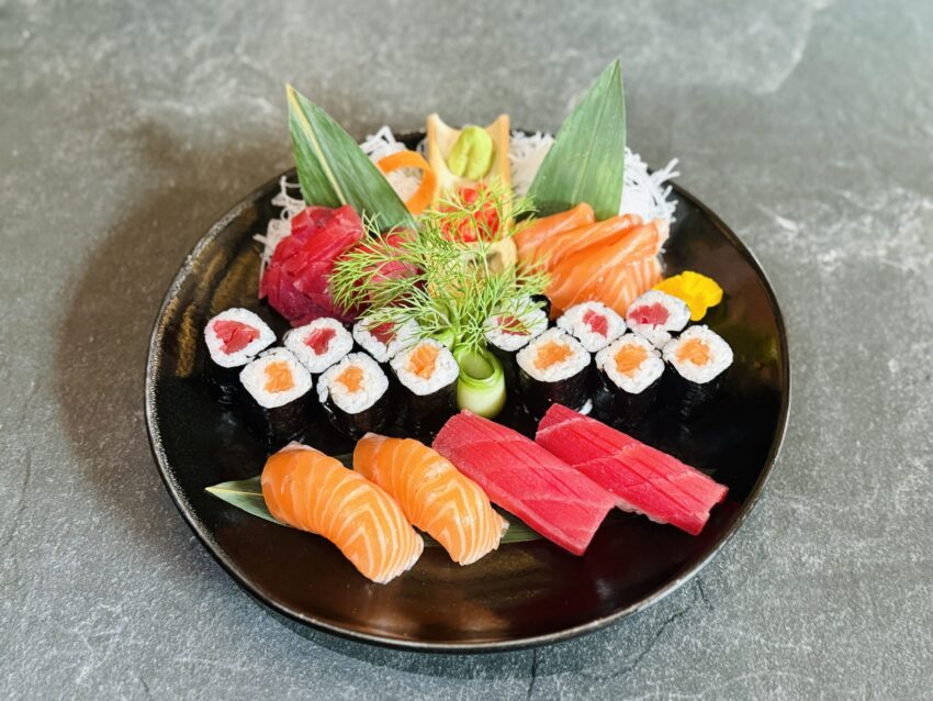 The Authentic Japanese Sushi & Sashimi Set(⇦New!)