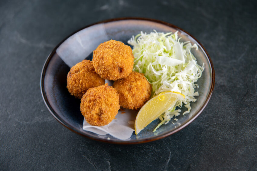 Menchi Katsu Boll
